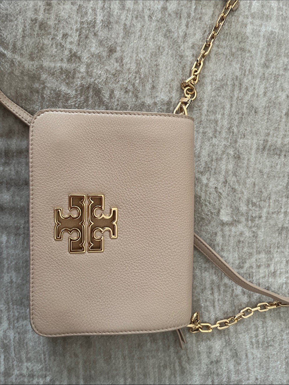 Tory Burch Pebbled Leather Crossbody in Blush Pink with Gold-Tone Logo